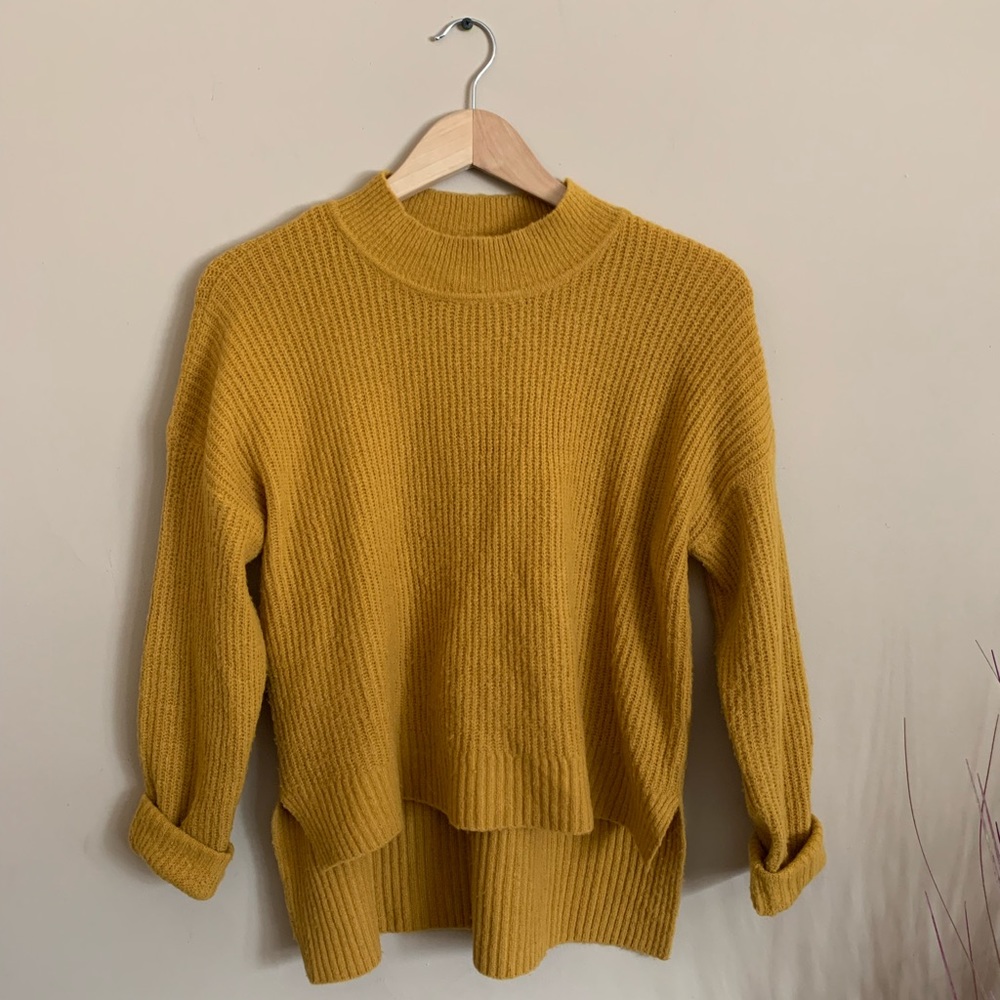 Cozy Gold/ Yellow knit sweater, turtle neck style, warm long sleeve